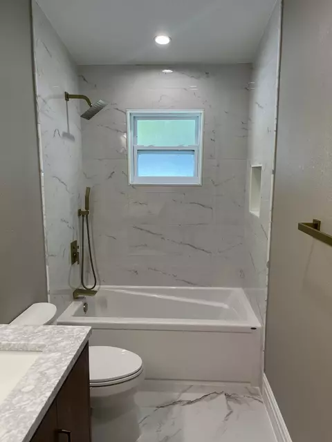 Bath - 32 Bonefish Ave, Key Largo, FL 33037 photo 4 of 9