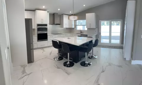Kitchen - 32 Bonefish Ave, Key Largo, FL 33037 photo 1 of 7