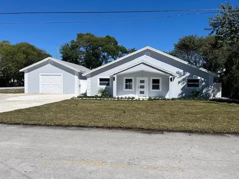 32 Bonefish Ave, Key Largo, FL 33037