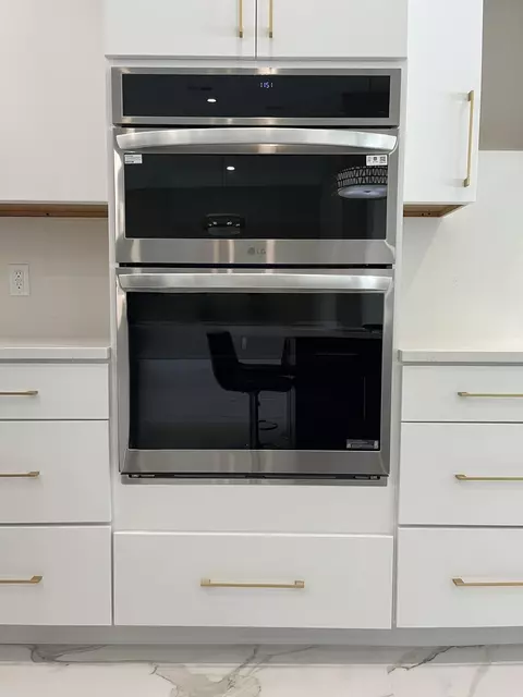 Kitchen - 32 Bonefish Ave, Key Largo, FL 33037 photo 7 of 7
