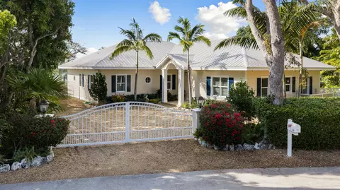 134 N Rolling Hill Rd, Tavernier, FL 33070