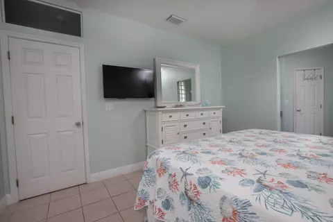 Bedroom - 441 3rd St, Key Colony, FL 33051 photo 2 of 4