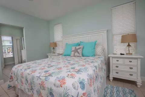 Bedroom - 441 3rd St, Key Colony, FL 33051 photo 1 of 4