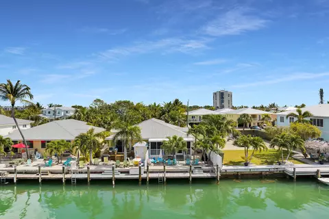 View/Area - 441 3rd St, Key Colony, FL 33051 photo 7 of 9