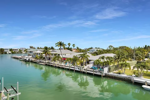 View/Area - 441 3rd St, Key Colony, FL 33051 photo 6 of 9