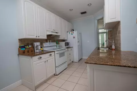 Kitchen - 441 3rd St, Key Colony, FL 33051 photo 1 of 1