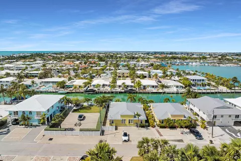 View/Area - 441 3rd St, Key Colony, FL 33051 photo 2 of 9