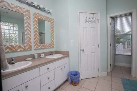 Bath - 441 3rd St, Key Colony, FL 33051 photo 1 of 3