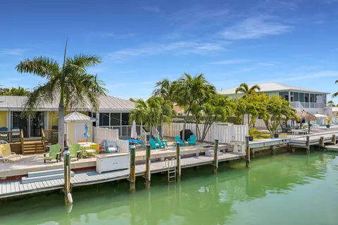 Exterior - 441 3rd St, Key Colony, FL 33051 photo 4 of 7