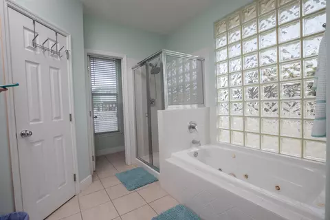 Bath - 441 3rd St, Key Colony, FL 33051 photo 2 of 3