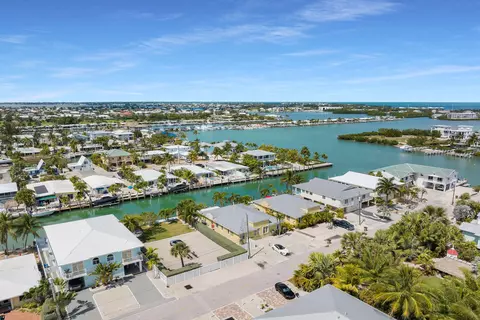 View/Area - 441 3rd St, Key Colony, FL 33051 photo 3 of 9
