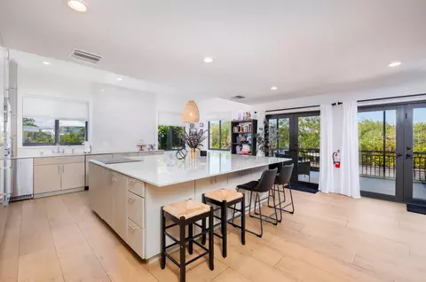 Kitchen - 55 Ocean Front Dr, Key Largo, FL 33037 photo 2 of 3
