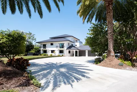 Exterior - 55 Ocean Front Dr, Key Largo, FL 33037 photo 2 of 21