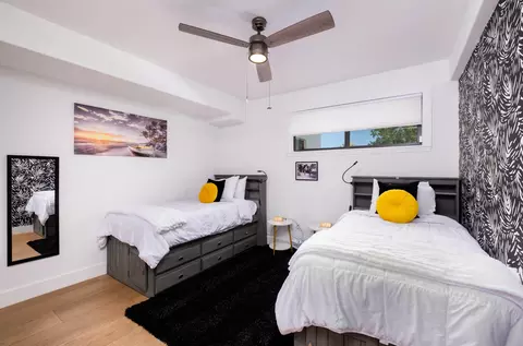Bedroom - 55 Ocean Front Dr, Key Largo, FL 33037 photo 1 of 4