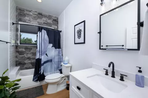 Bath - 55 Ocean Front Dr, Key Largo, FL 33037 photo 1 of 6