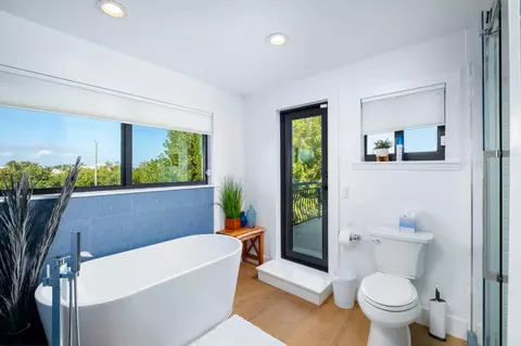 Bath - 55 Ocean Front Dr, Key Largo, FL 33037 photo 4 of 6