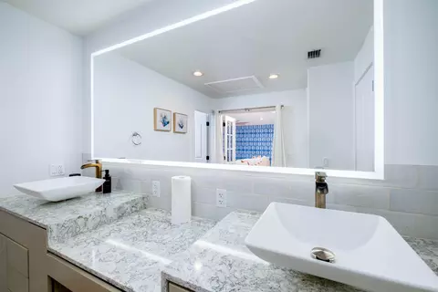 Bath - 55 Ocean Front Dr, Key Largo, FL 33037 photo 3 of 6
