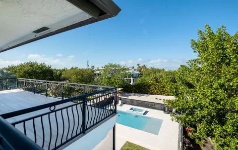 Exterior - 55 Ocean Front Dr, Key Largo, FL 33037 photo 16 of 21