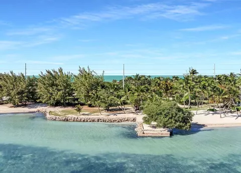 75131 Overseas Hwy, Islamorada, FL 33036