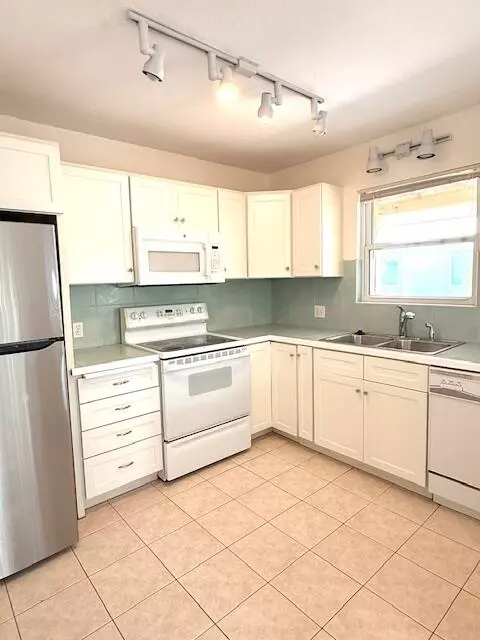 Kitchen - 1297 73rd Street Ocean Street Ocean, Marathon, FL 33050 photo 5 of 9