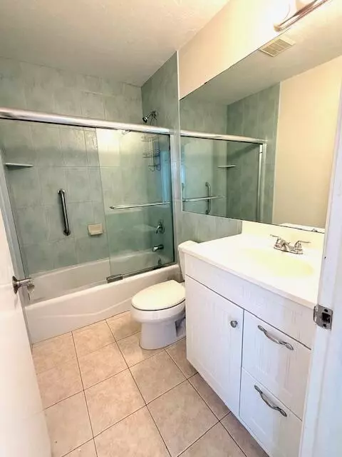 Bath - 1297 73rd Street Ocean Street Ocean, Marathon, FL 33050 photo 1 of 2