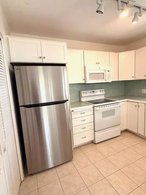 Kitchen - 1297 73rd Street Ocean Street Ocean, Marathon, FL 33050 photo 7 of 9