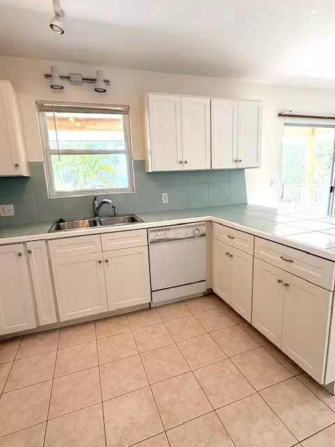Kitchen - 1297 73rd Street Ocean Street Ocean, Marathon, FL 33050 photo 8 of 9