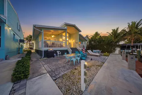 Exterior - 340-350 E Ocean Dr #KEY colony, Key Colony Beach, FL 33051 photo 2 of 14