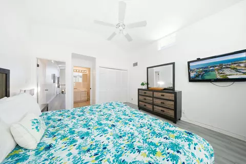 Bedroom - 340-350 E Ocean Dr #KEY colony, Key Colony Beach, FL 33051 photo 12 of 15