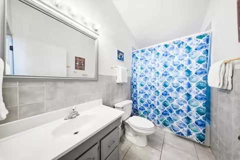 Bath - 340-350 E Ocean Dr #KEY colony, Key Colony Beach, FL 33051 photo 1 of 5
