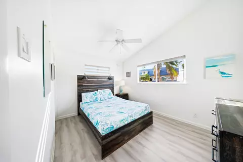 Bedroom - 340-350 E Ocean Dr #KEY colony, Key Colony Beach, FL 33051 photo 3 of 15