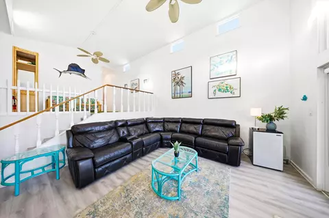 Living - 340-350 E Ocean Dr #KEY colony, Key Colony Beach, FL 33051 photo 3 of 7