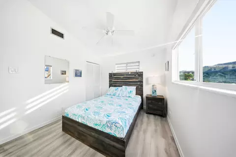 Bedroom - 340-350 E Ocean Dr #KEY colony, Key Colony Beach, FL 33051 photo 5 of 15
