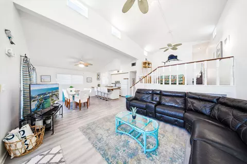 Living - 340-350 E Ocean Dr #KEY colony, Key Colony Beach, FL 33051 photo 2 of 7