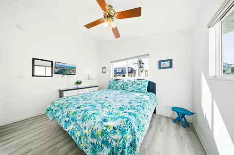 Bedroom - 340-350 E Ocean Dr #KEY colony, Key Colony Beach, FL 33051 photo 14 of 15