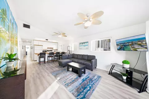 Living - 340-350 E Ocean Dr #KEY colony, Key Colony Beach, FL 33051 photo 5 of 7