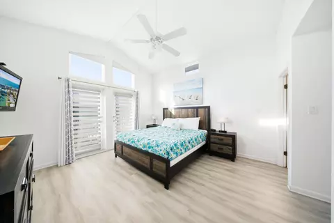 Bedroom - 340-350 E Ocean Dr #KEY colony, Key Colony Beach, FL 33051 photo 9 of 15