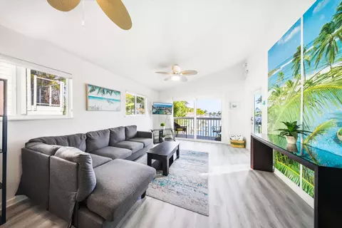 Living - 340-350 E Ocean Dr #KEY colony, Key Colony Beach, FL 33051 photo 6 of 7
