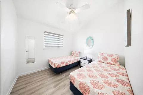 Bedroom - 340-350 E Ocean Dr #KEY colony, Key Colony Beach, FL 33051 photo 10 of 15