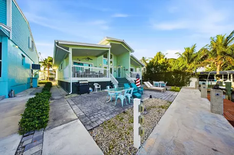 Exterior - 340-350 E Ocean Dr #KEY colony, Key Colony Beach, FL 33051 photo 6 of 14
