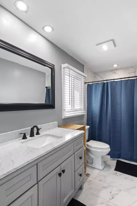 Bath - 16823 E Point Dr, Sugarloaf Key, FL 33042 photo 3 of 3