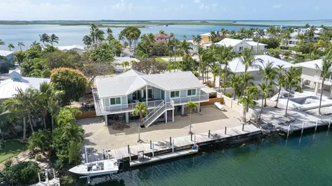 View/Area - 16823 E Point Dr, Sugarloaf Key, FL 33042 photo 5 of 8