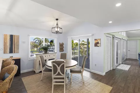 Dining - 16823 E Point Dr, Sugarloaf Key, FL 33042 photo 2 of 3
