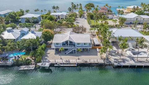 View/Area - 16823 E Point Dr, Sugarloaf Key, FL 33042 photo 4 of 8