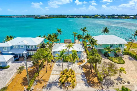 425 Harbour Dr, Duck Key, FL 33050