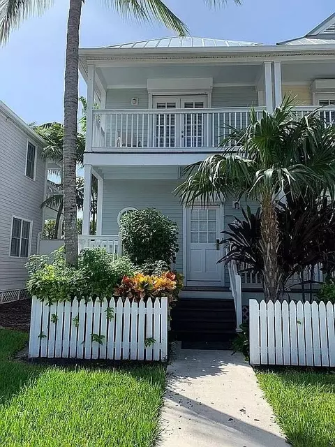 5113 Sunset Village Dr, Duck Key, FL 33050