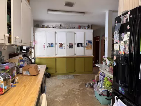Kitchen - 110 E Ridge Rd, Islamorada, FL 33036 photo 3 of 4
