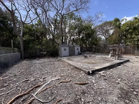 Exterior - 110 E Ridge Rd, Islamorada, FL 33036 photo 7 of 8