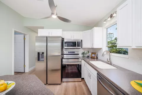 Kitchen - 29048 Iris Dr, Big Pine Key, FL 33043 photo 3 of 3