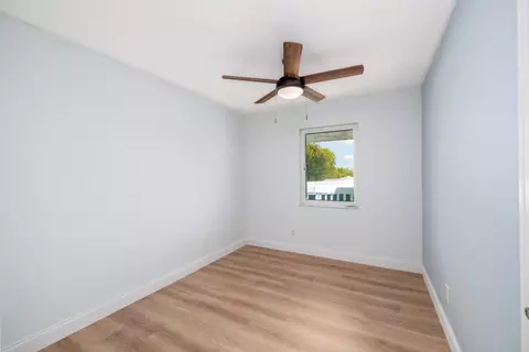 Bedroom - 29048 Iris Dr, Big Pine Key, FL 33043 photo 4 of 4